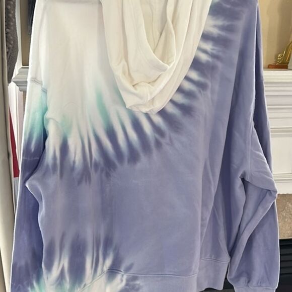 🩵NEW WILDFOX TIE-DYE HOODIE - Picture 2 of 6